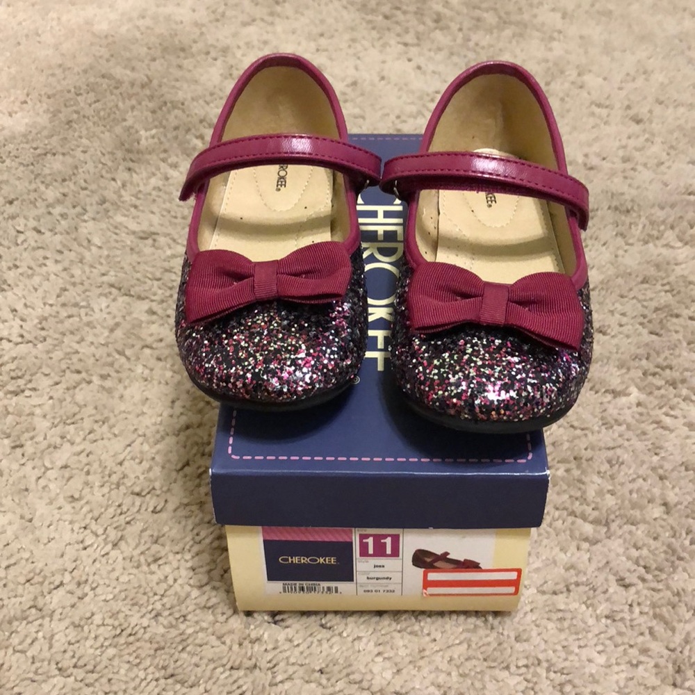 NWT glitter flats with bow!